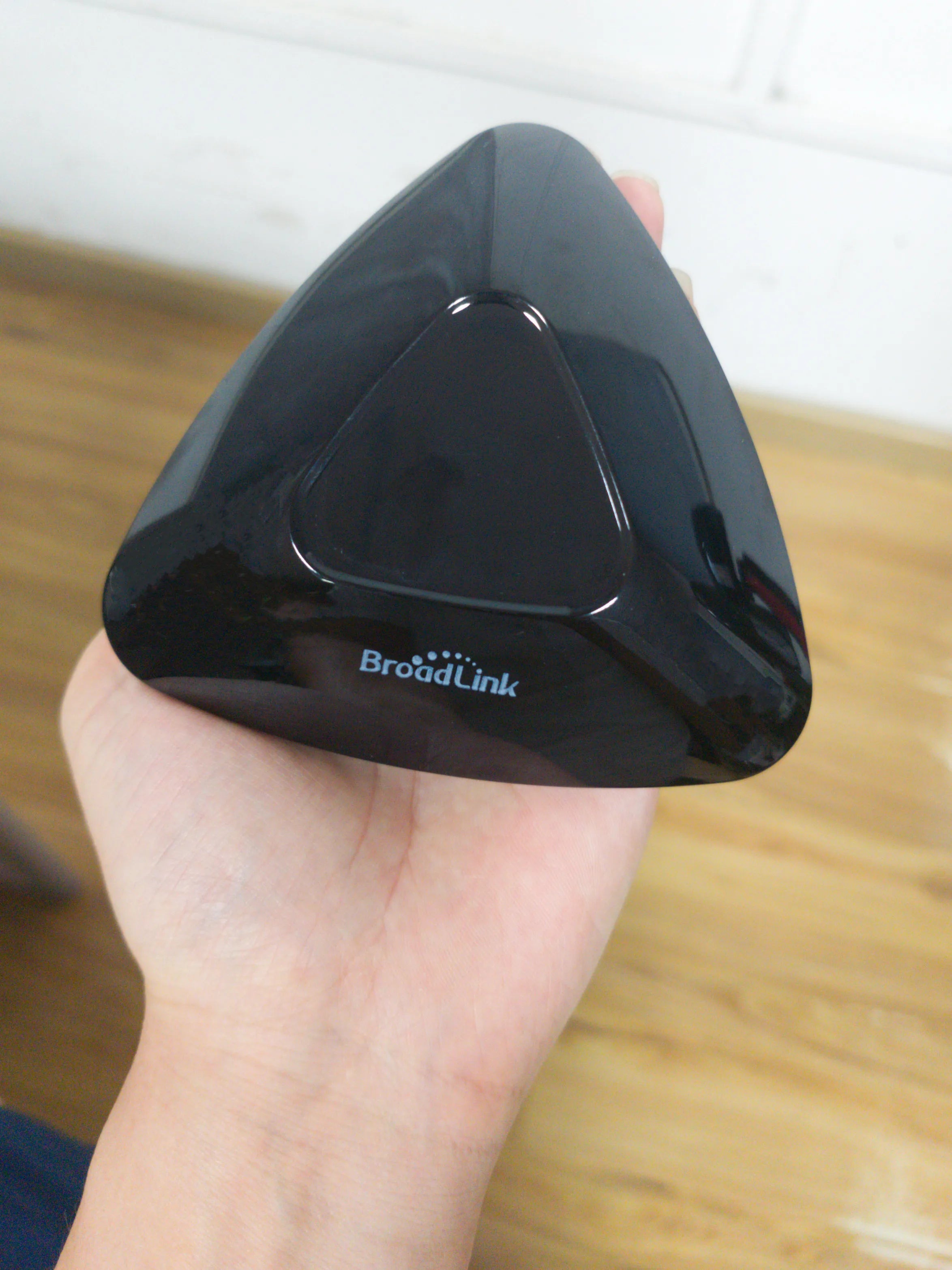 Broadlink MAX Smart Remote Hub, WiFi/BLE, IR/RF Control for TV & AC